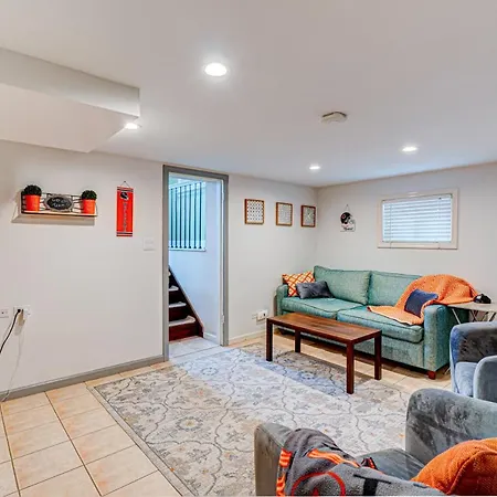 Cozy Home Sleeps 10 Lombard Chicago Suburb