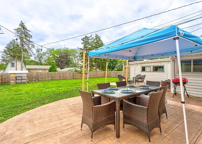 Cozy Sleeps 10 Chicago Suburb * Lombard