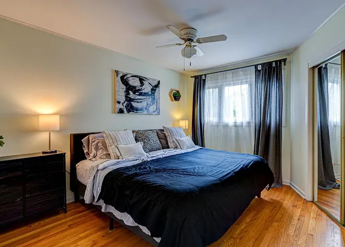 Hébergement de vacances Cozy Home | King Bed | 10P | Metra |Chicago Suburb *