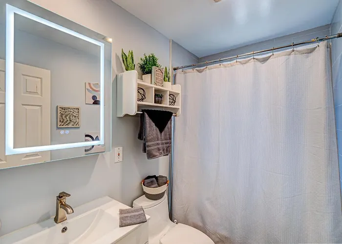 Cozy Home | King Bed | 10P | Metra |Chicago Suburb Hébergement de vacances Lombard